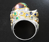 Серебряное кольцо с цветной жемчужиной 32,12 карата, танзанитами, синими сапфирами и изумрудами Серебро 925