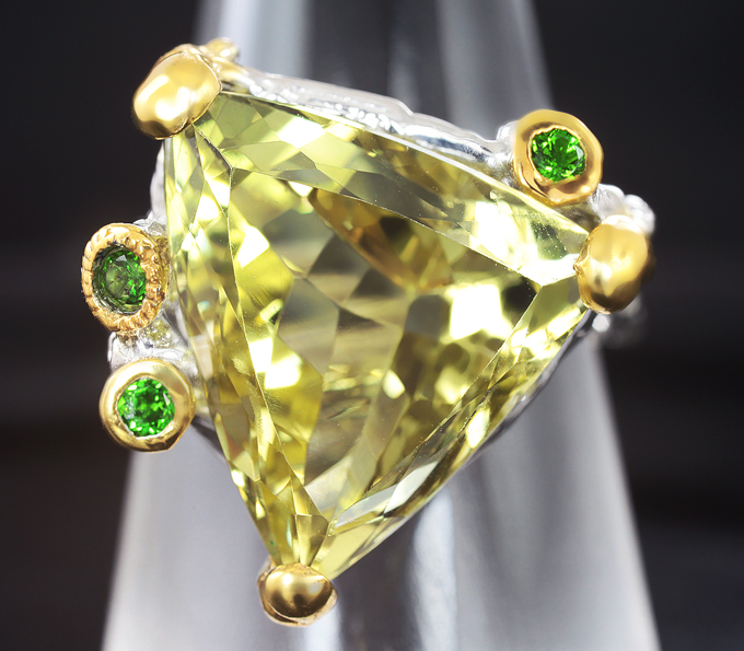 Серебряное кольцо с лимонным цитрином 13,38 карата и диопсидами