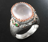 Серебряное кольцо с розовым кварцем и зелеными бериллами