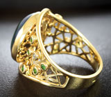 Золотое кольцо с кристаллическим черным опалом 6,9 карата, цаворитами и бриллиантами Золото