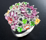 Эффектное серебряное кольцо с разноцветными сапфирами, родолитами и диопсидами Серебро 925