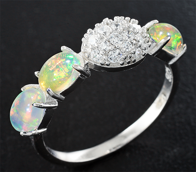 Прелестное серебряное кольцо с кристаллическими эфиопскими опалами 