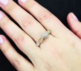 Прелестное серебряное кольцо с кристаллическими эфиопскими опалами  Серебро 925