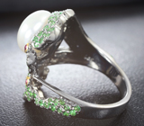 Серебряное кольцо с жемчужиной 5,2 карата, цаворитами и красными сапфирами Серебро 925
