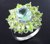 Серебряное кольцо с зеленым флюоритом, перидотами и диопсидами Серебро 925
