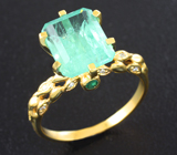 Золотое кольцо с уральским изумрудом 3,32 карата и бриллиантами высоких характеристик Золото