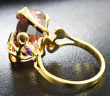 Золотое кольцо с чистейшим контрастным аметрином авторской огранки 13,28 карата, аметистами и желтыми сапфирами Золото