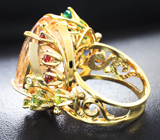 Золотое кольцо с морганитом 23,56 карата, уральскими изумрудами и демантоидами, шпинелями, сапфирами и бриллиантами