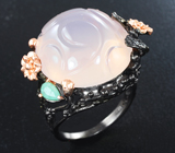 Серебряное кольцо с резным розовым кварцем и изумрудами Серебро 925