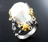 Серебряное кольцо с жемчужиной барокко 30,3 карата и синими сапфирами