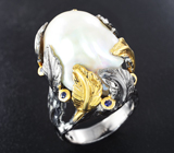 Серебряное кольцо с жемчужиной барокко 33,78 карата и синим сапфирами