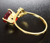 Золотое кольцо с рубином 4,02 карата и лейкосапфиром Золото