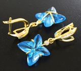 Золотые серьги с голубыми топазами авторской огранки 12,71 карата и лейкосапфирами Золото