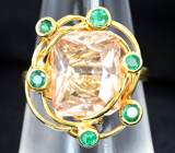 Золотое кольцо с морганитом авторской огранки 5,96 карата и яркими изумрудами Золото