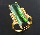 Золотое кольцо с крупным неоново-зеленым турмалином 17,78 карата и лейкосапфирами Золото