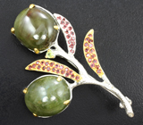 Серебряная брошь с кабошонами зеленых сфенов 20+ карат, перидотами и родолитами Серебро 925