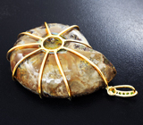 Золотой кулон с крупным аммонитом с мозаикой аммолита 163,49 карата и цаворитами Золото