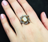 Эффектное серебряное кольцо с лунным камнем и родолитами