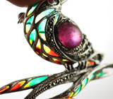 Скульптурная серебряная брошь с рубином, пурпурным сапфиром, марказитами и цветной эмалью Серебро 925
