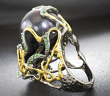 Серебряное кольцо с цветной жемчужиной 46,07 карата и цаворитами Серебро 925