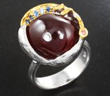 Серебряное кольцо с рубином 21,7 карата, синими и падпараджа сапфирами