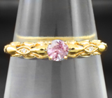 Золотое кольцо с уральским александритом высоких характеристик 0,3 карата и бриллиантами Золото