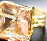 Золотое коктейльное кольцо с эксклюзивным морганитом 24,44 и бриллиантами Золото