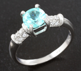 Изящное серебряное кольцо с голубым цирконом