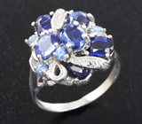Замечательное серебряное кольцо с синими и голубыми сапфирами Серебро 925