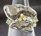 Серебряное кольцо с осколками метеорита Кампо-дель-Сьело и зелеными сапфирами Серебро 925
