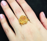 Золотое кольцо с крупным орегонским солнечным камнем авторской огранки с эффектом Шиллера 11,48 карата и бриллиантами Золото