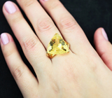 Золотое кольцо с чистейшим гелиодором 12,97 карата и лейкосапфирами Золото