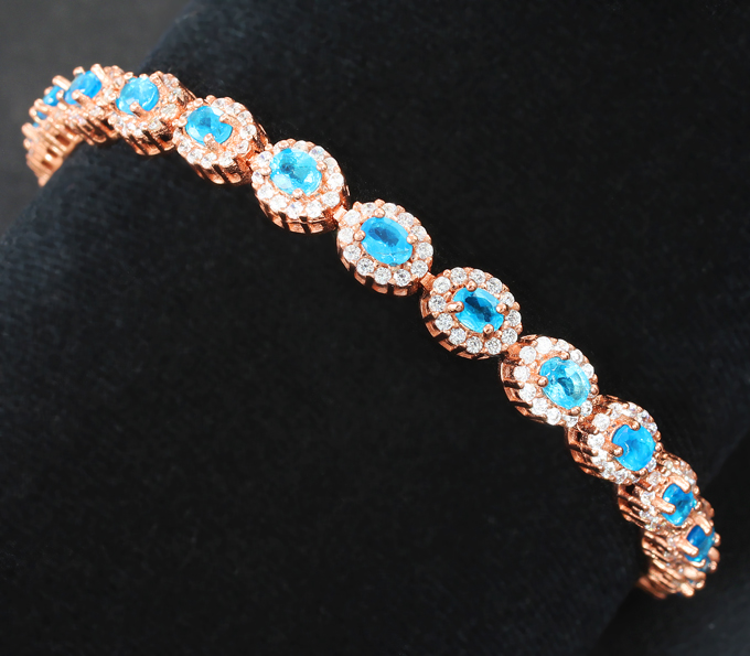 Изящный серебряный браслет с «неоновыми» апатитами