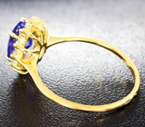 Золотое кольцо с танзанитом высокой чистоты 1,74 карата и лейкосапфирами Золото