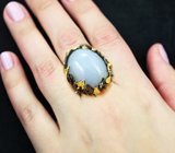 Серебряное кольцо с халцедоном и голубыми топазами Серебро 925