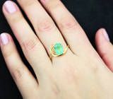 Золотое кольцо с уральским неоново-зеленым изумрудом 1,79 карата Золото