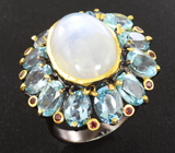 Серебряное кольцо с лунным камнем 10+ карат, голубыми топазами и родолитами Серебро 925
