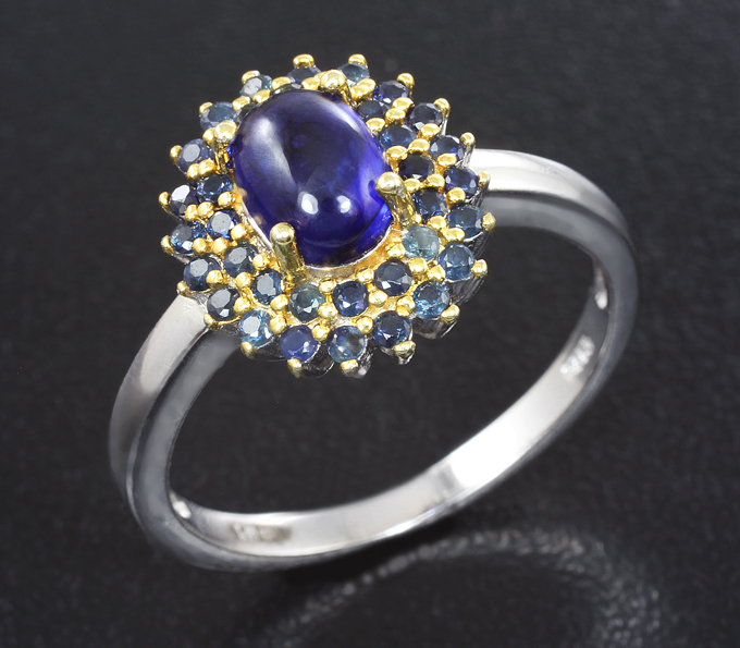 Замечательное серебряное кольцо с синими сапфирами