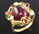 Золотое кольцо с рубином глубокого алого цвета 17,24 карата, красными и бесцветными сапфирами Золото