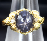 Золотое кольцо cо звездчатым сапфиром 4,67 карата и лейкосапфирами Золото