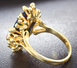 Золотое кольцо с ограненным черным опалом 3,48 карата, красными сапфирами, цаворитами и бриллиантами Золото