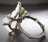 Серебряное кольцо с резным лунным камнем и диопсидами Серебро 925