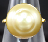 Кольцо с желтой морской жемчужиной и лейкосапфирами Золото