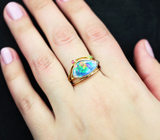 Золотое кольцо с ярчайшим австралийским триплет опалом 3,17 карата, цаворитом, рубином и голубым сапфиром Золото