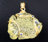 Золотой двусторонний кулон с резным лимонным цитрином 53,75 карата, цаворитами и синими сапфирами Золото