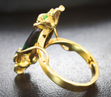Золотое кольцо с ограненным черным опалом 2,89 карата, цаворитом и шпинелью Золото