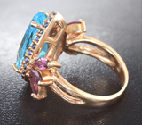 Эффектное серебряное кольцо с голубым топазом и родолитами Серебро 925