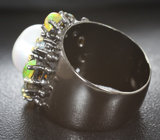 Серебряное кольцо с жемчужиной, кристаллическими эфиопскими опалами и голубыми топазами Серебро 925