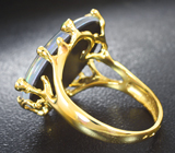 Золотое кольцо с роскошным австралийским триплет опалом 10,06 карата, цаворитами и красным сапфиром Золото