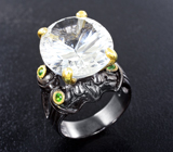 Серебряное кольцо с бесцветным кварцем лазерной огранки и диопсидами Серебро 925